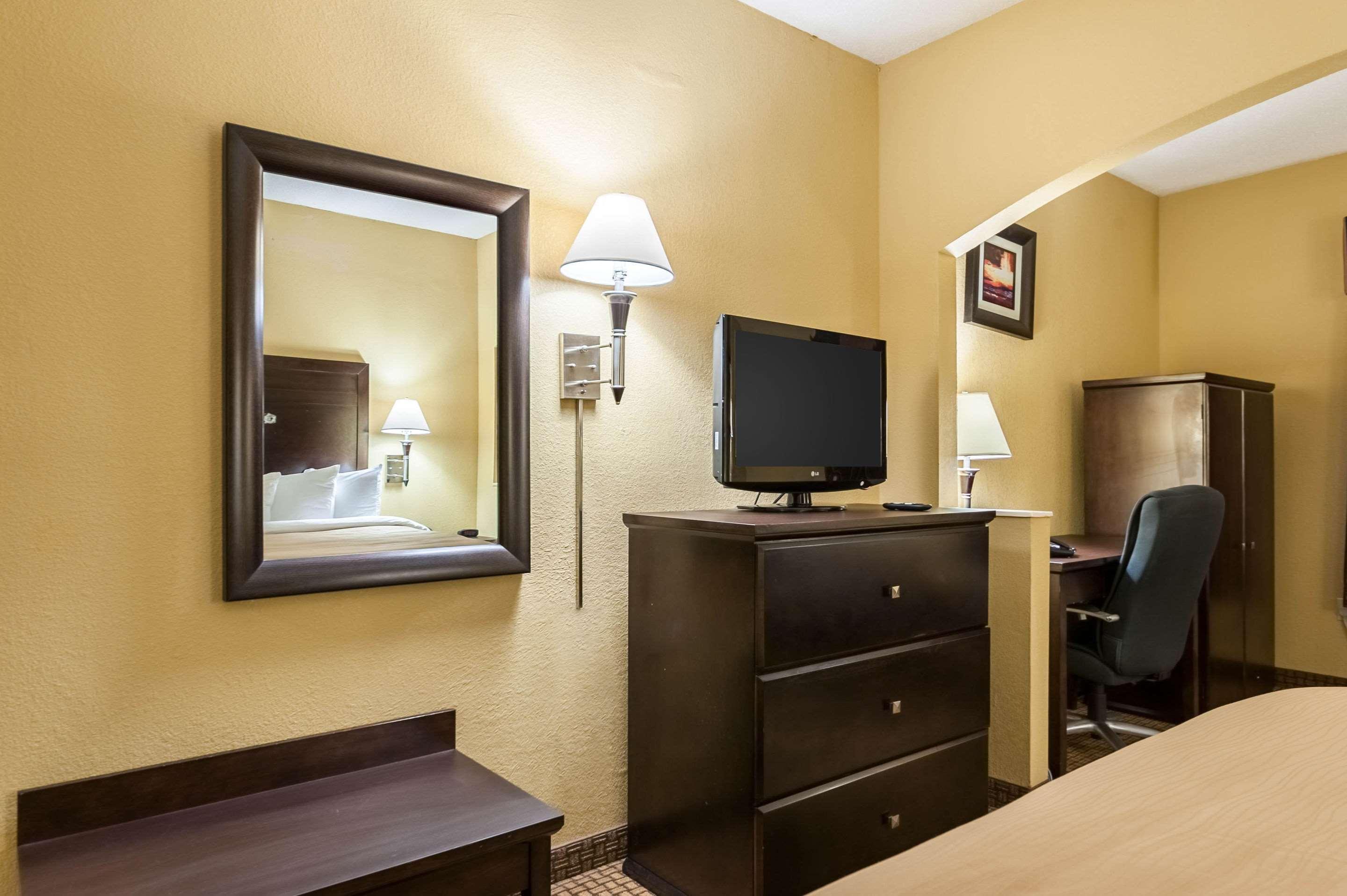 Quality Inn & Suites Lafayette Exteriör bild