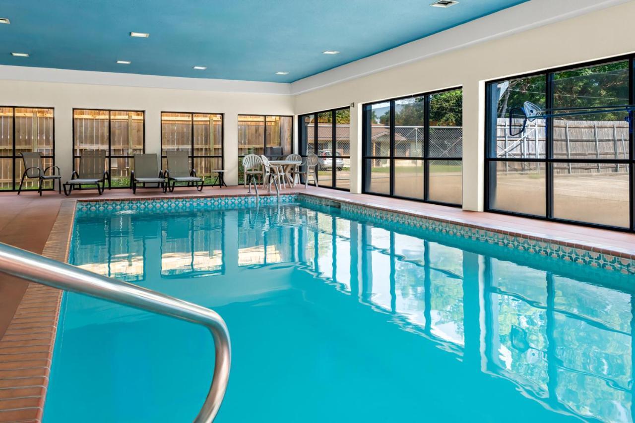 Quality Inn & Suites Lafayette Exteriör bild